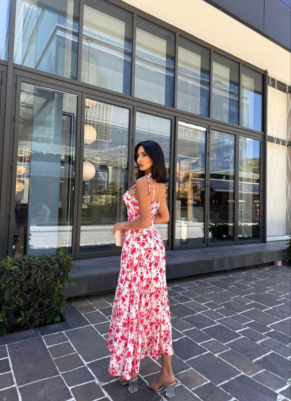 Kırmızı Çiçekli Elbise